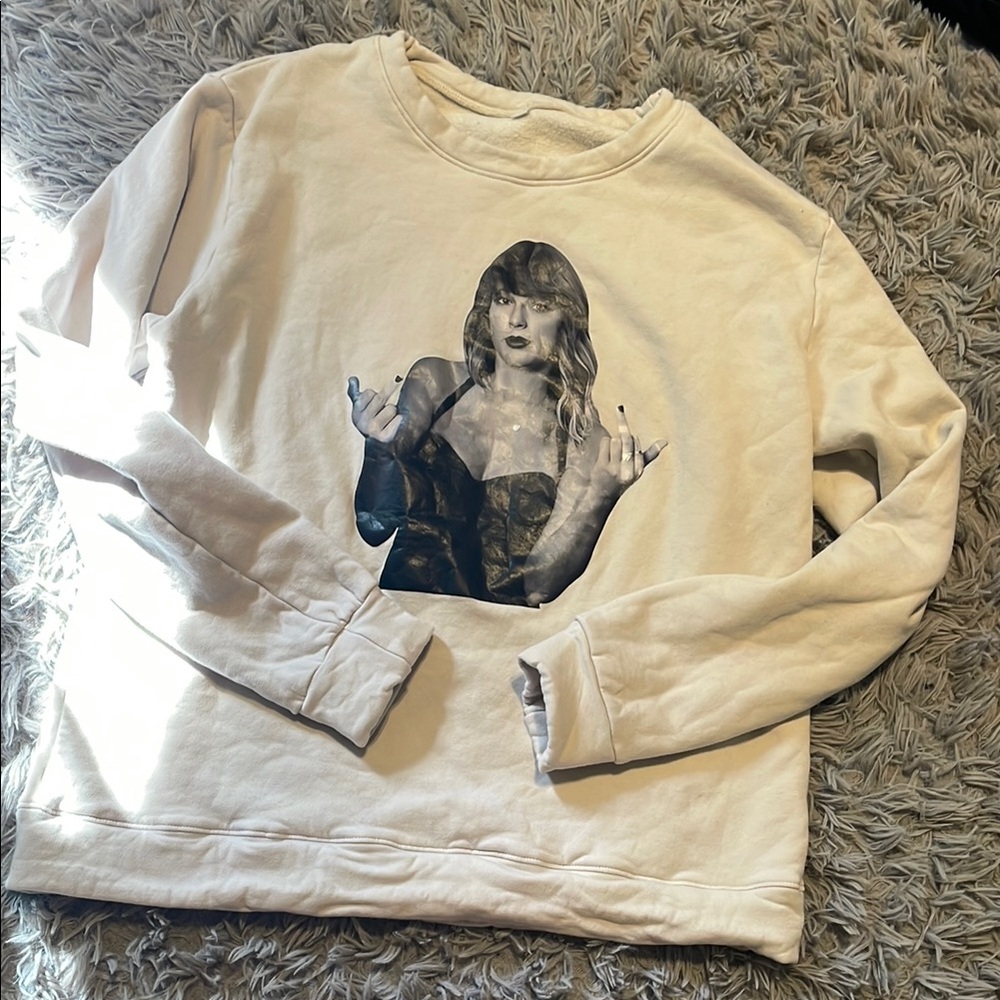 Taylor Swift Graphic Sweatshirt